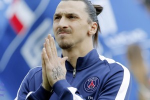 传奇不老！C罗八场九球领跑射手榜，马内盛赞，他定义了伟大