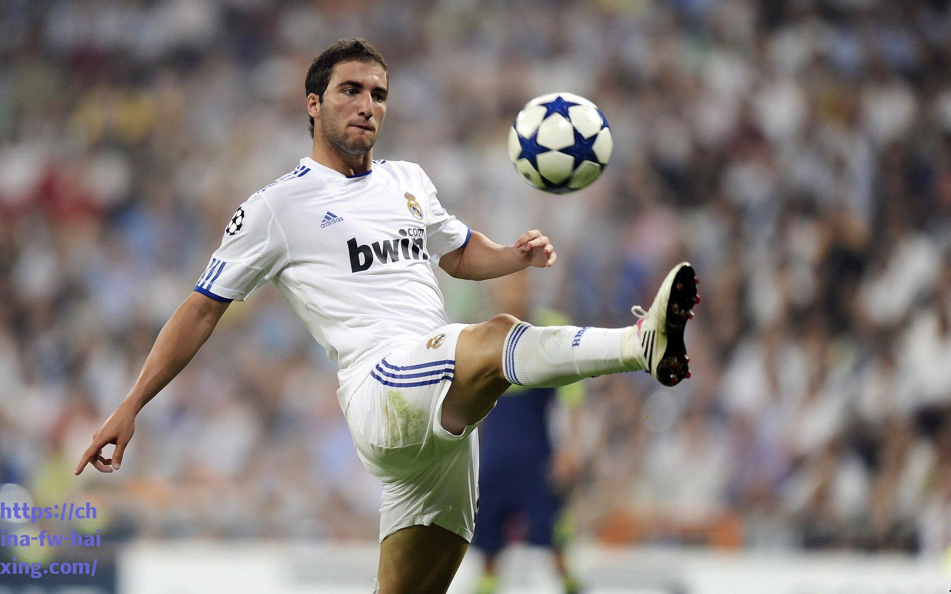 梅西印度之行落幕，商业赛未登场引争议，巨额收益与球迷失落交织